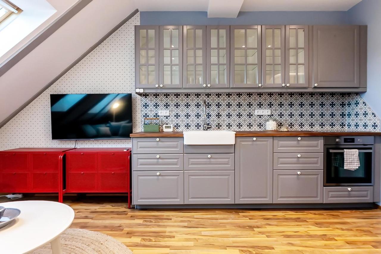 Attic On Waterfront / View / Netflix Apartment Prague