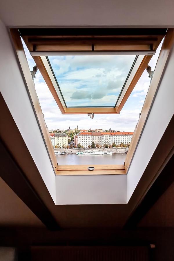 Apartment Attic On Waterfront / View / Netflix Prague